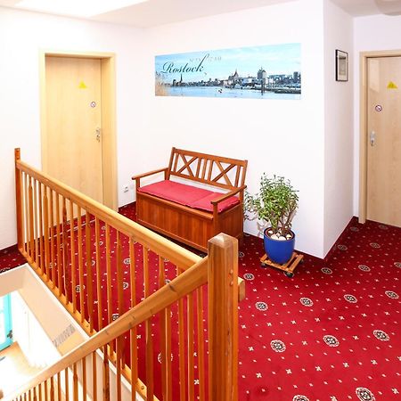 Hotel-Pension "Petridamm" Росток Екстер'єр фото