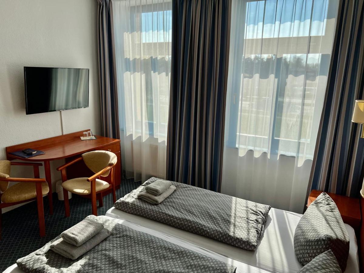 Hotel-Pension "Petridamm" Росток Екстер'єр фото