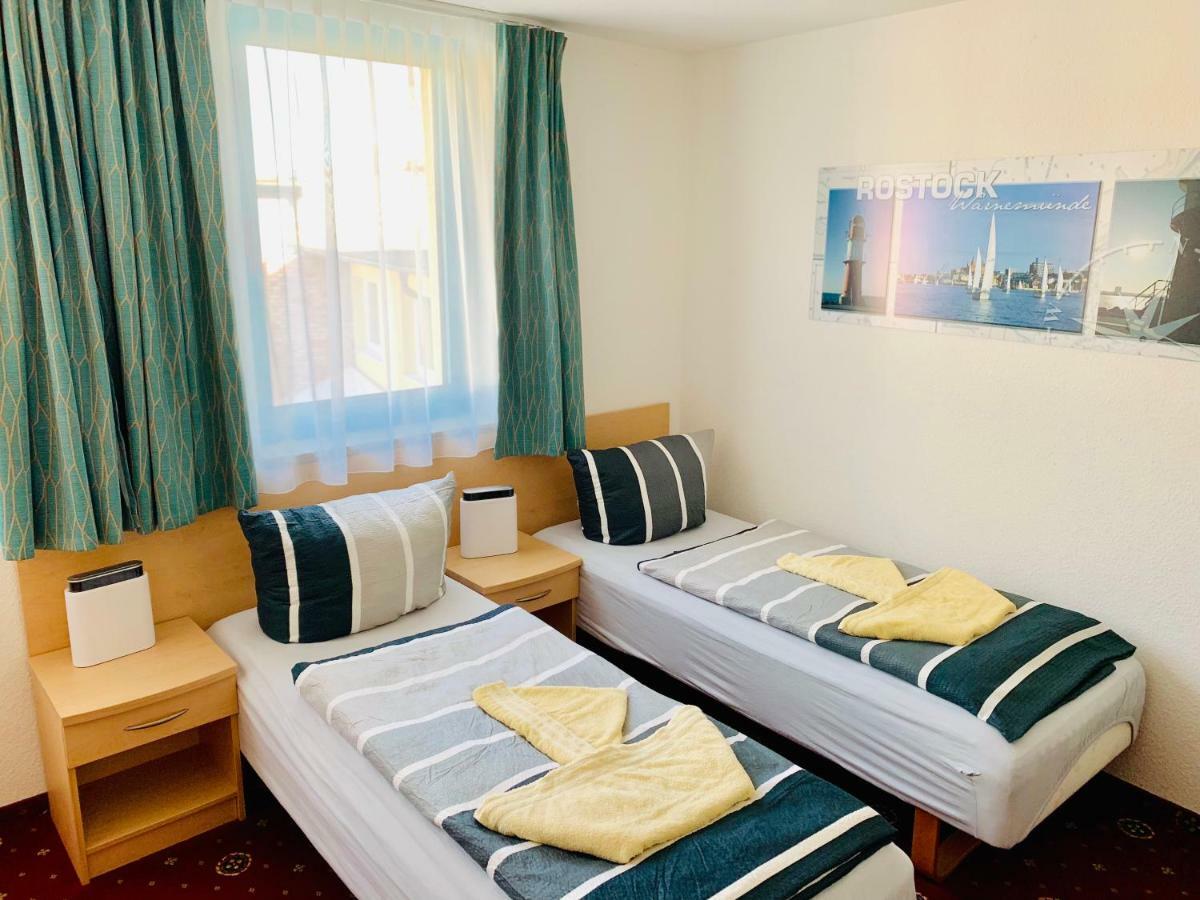Hotel-Pension "Petridamm" Росток Екстер'єр фото