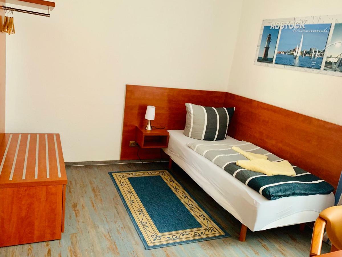 Hotel-Pension "Petridamm" Росток Екстер'єр фото