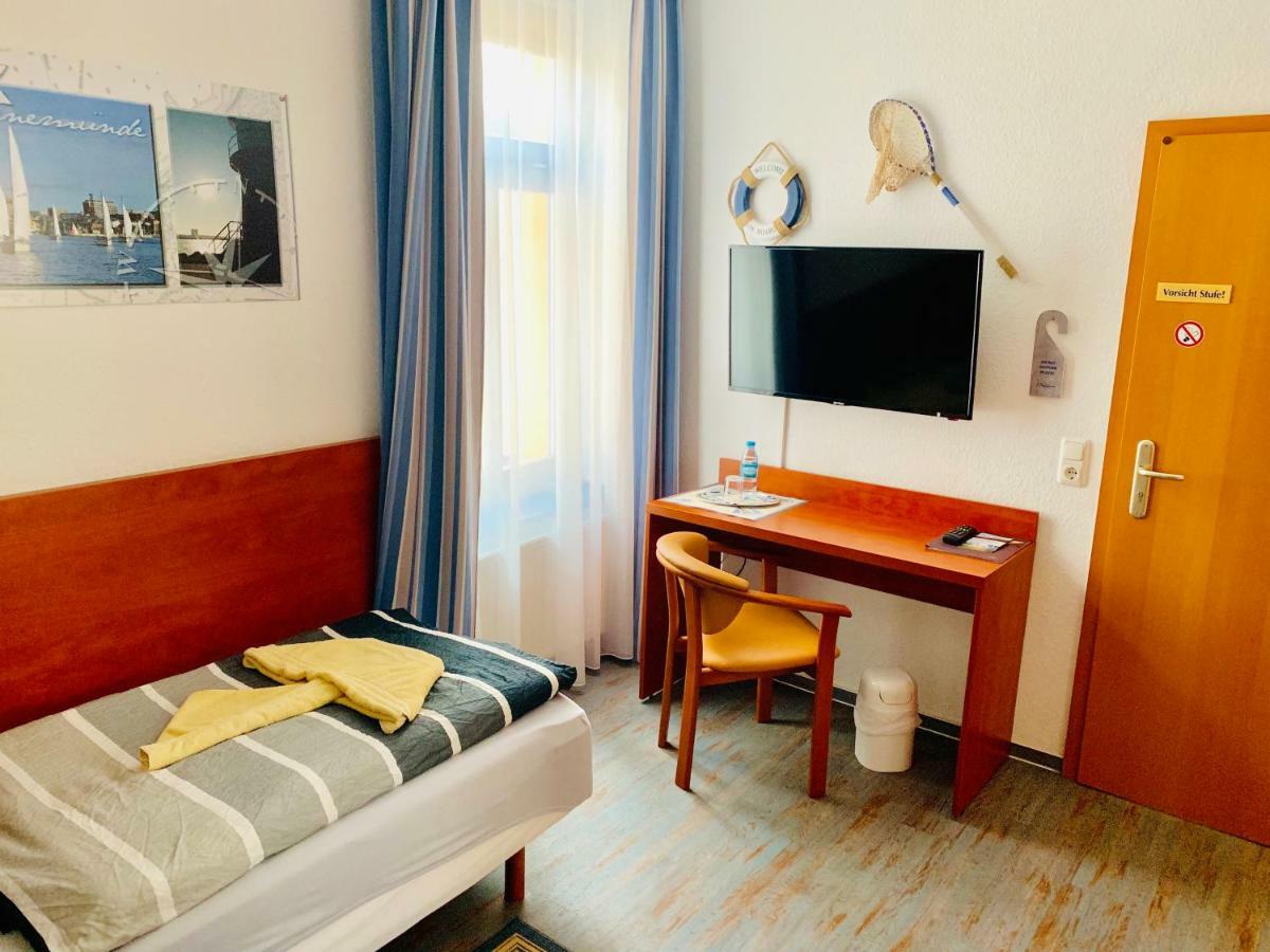 Hotel-Pension "Petridamm" Росток Екстер'єр фото